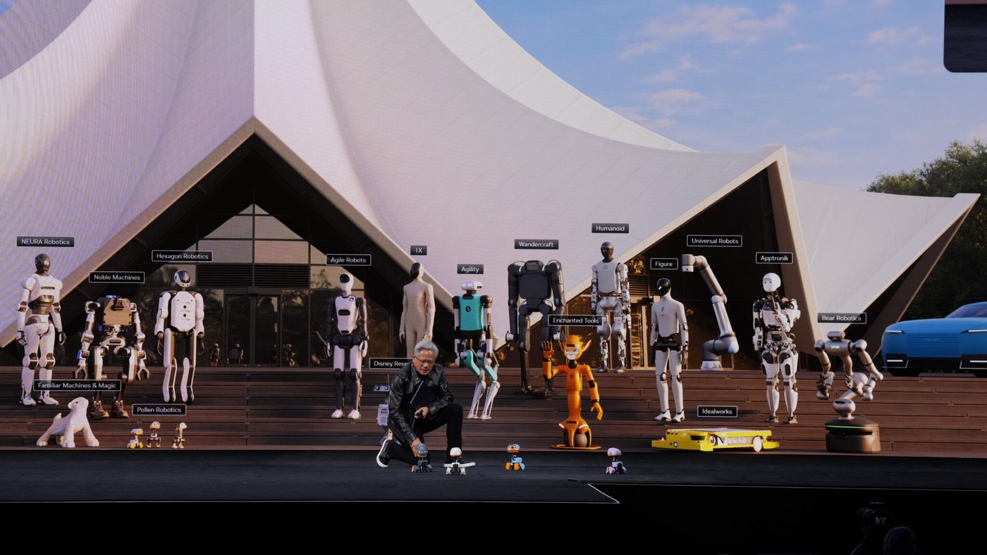Jensen Huang, GTC Berlin 2026 keynote'unda sahnede diz çökmüş, arkasında bir sıra insansı robot ve önünde küçük Microduck robotlar